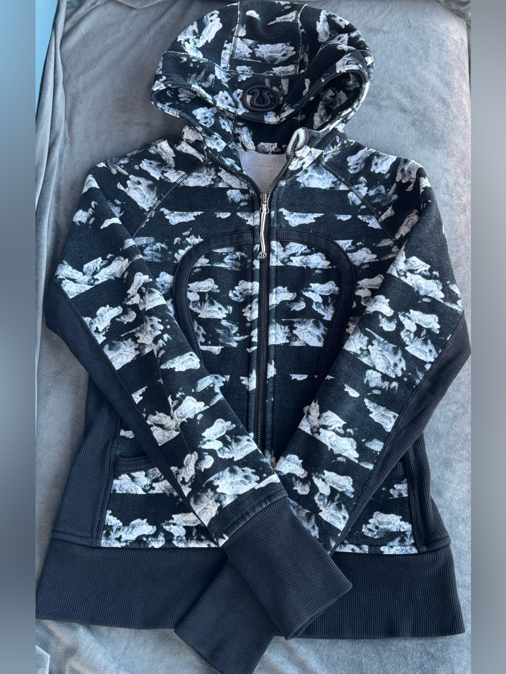 Lululemon Scuba Full Zip Hoodie II Night View White Black Size 8 EUC